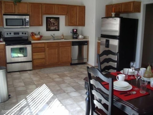 Foto del edificio - 3 br, 2.5 bath Townhome - 23 Tersky Ct