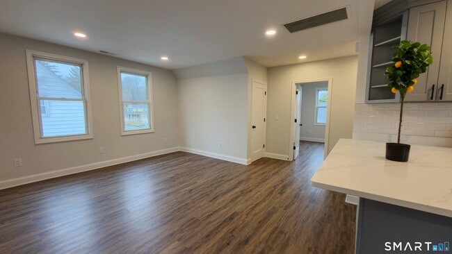 Building Photo - 43 W Prospect St