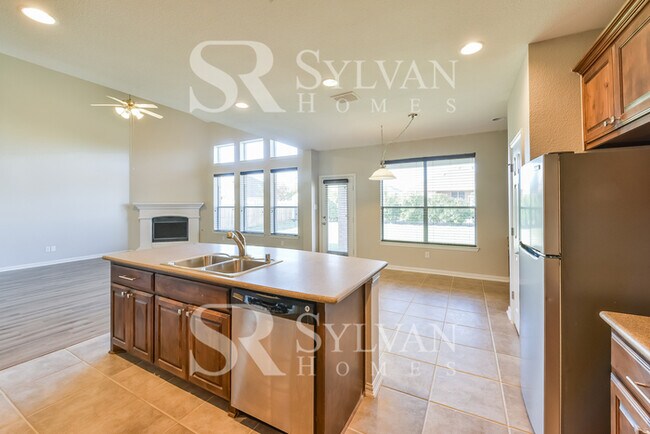 Foto del edificio - Gorgeous 5 bedroom, 4 bath colonial!