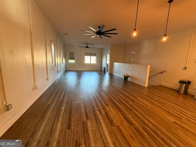 Foto del edificio - 95 W Franklin St