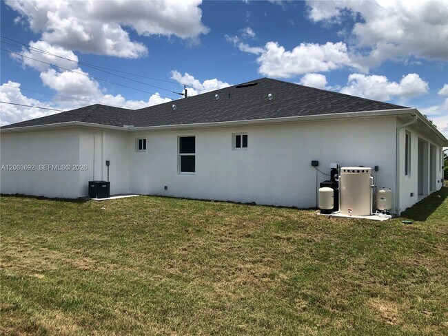 Building Photo - 4568 Golfview Blvd