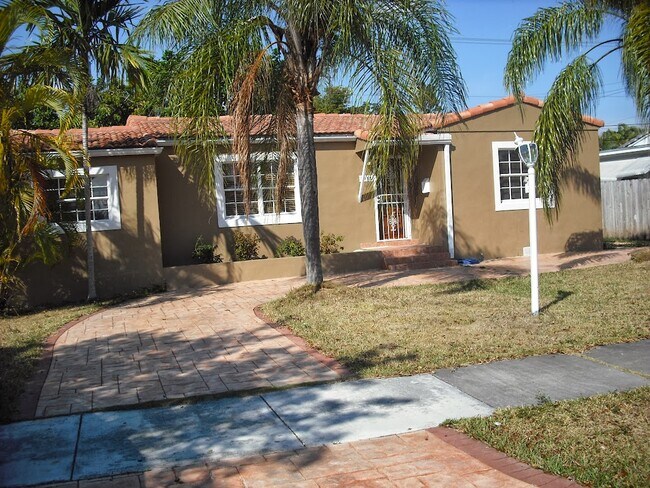 LARGE PRIVATE PARKING - 5911 SW 14th St