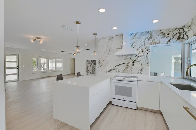 Building Photo - 891 Hickory Terrace