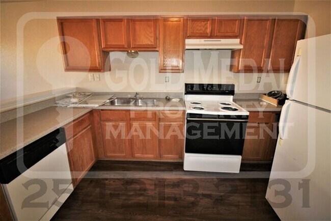 Building Photo - 3401 Barcelona Dr