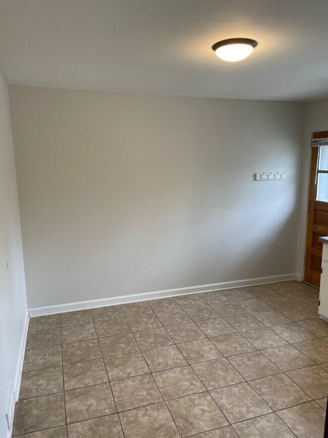 111 W Ash St Unit D, Lombard, IL 60148 Condo for Rent in Lombard, IL