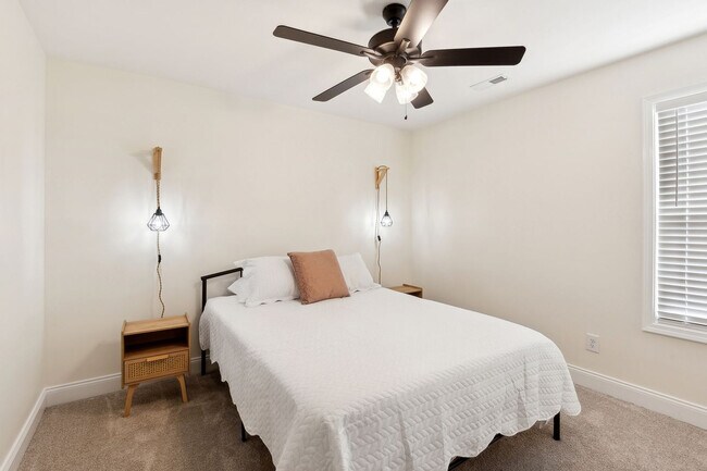 Foto del edificio - 874 Needmore Rd