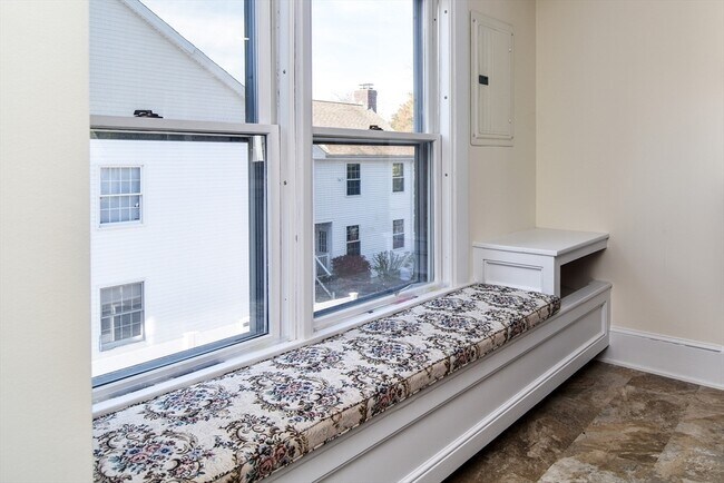 Building Photo - 110 Main St