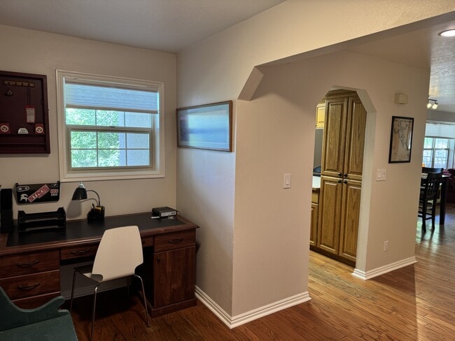 Building Photo - 1041 W Grindelwald Ct