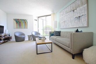 Building Photo - 756 N Dearborn St