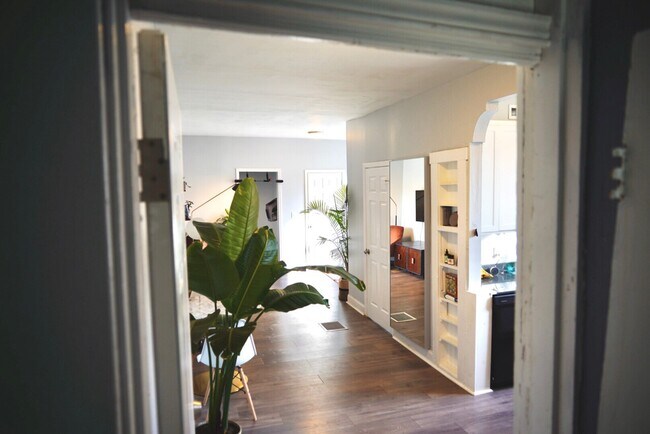 Foto del edificio - McCausland Ave 4-Plex