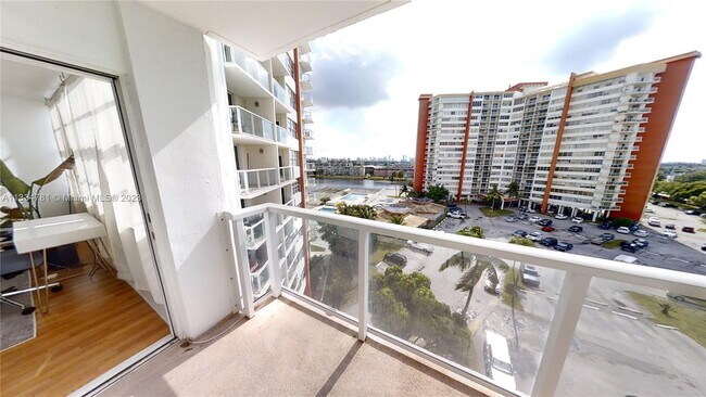 Foto del edificio - 1301 NE Miami Gardens Dr