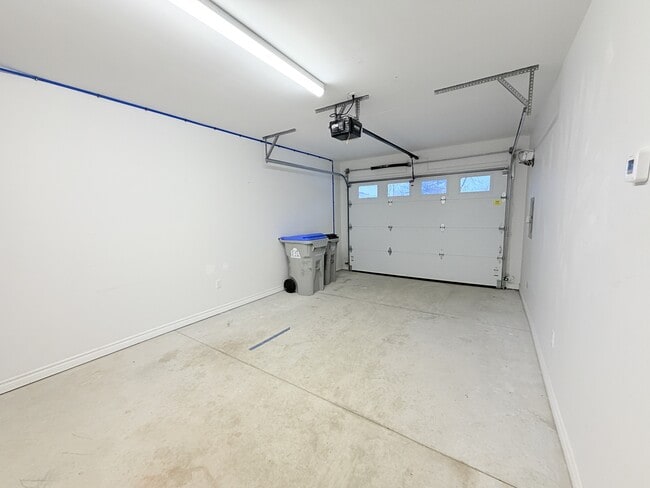 Building Photo - 3250 River St