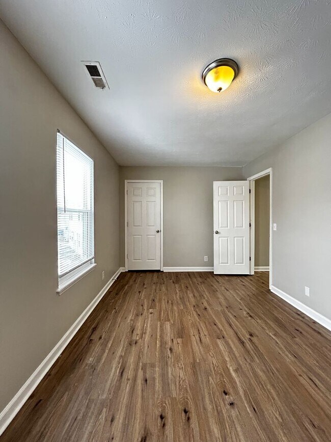 Foto del edificio - Bainbridge Townhomes