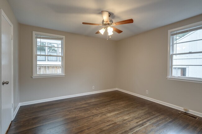 Foto del edificio - 3817 Burrus St