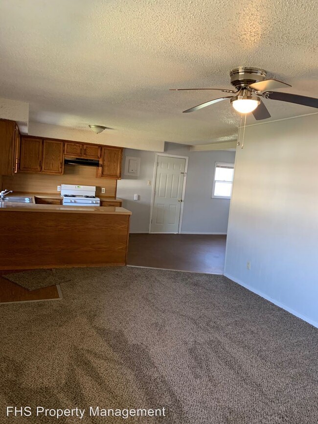 Building Photo - 3 br, 1 bath House - 638 N Phelps