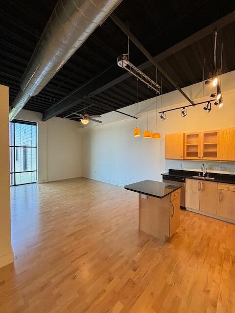 Foto del edificio - 350 E Short St