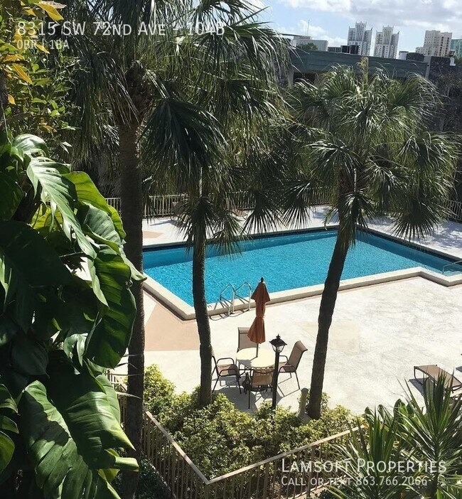 Foto del edificio - 8315 SW 72nd Ave