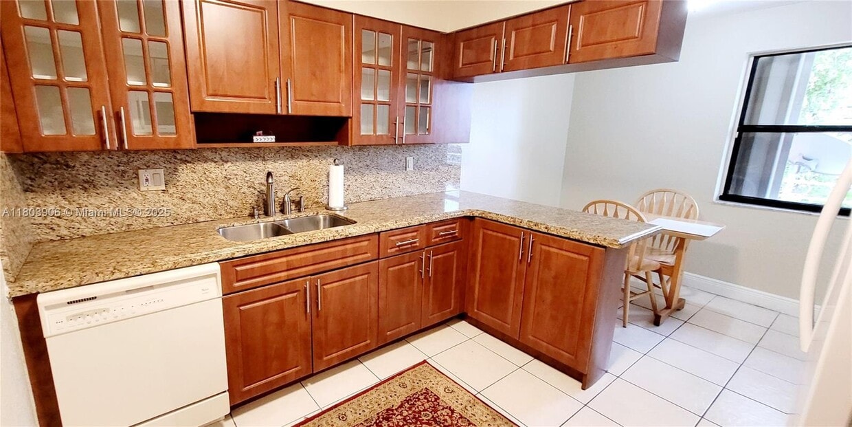 Foto del edificio - 8401 NW 8th St