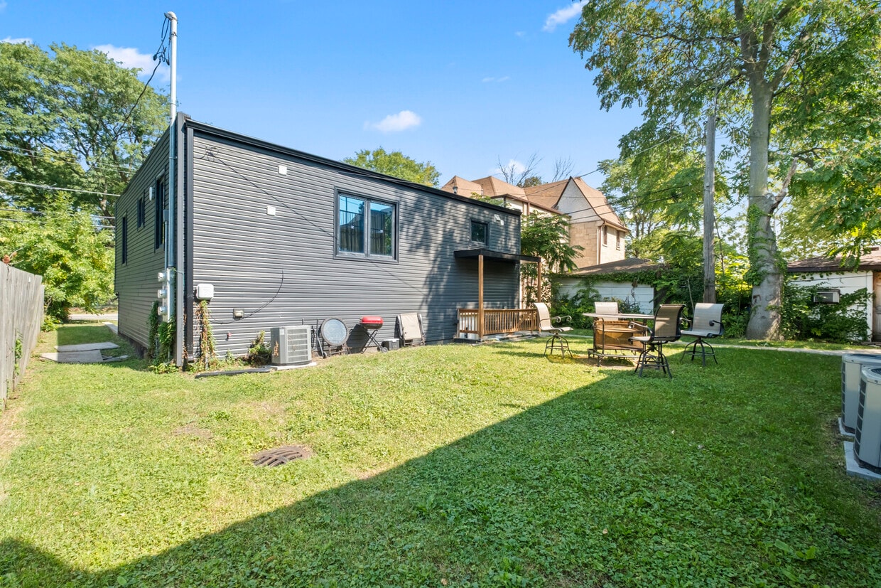 Foto principal - 2307 Lake St