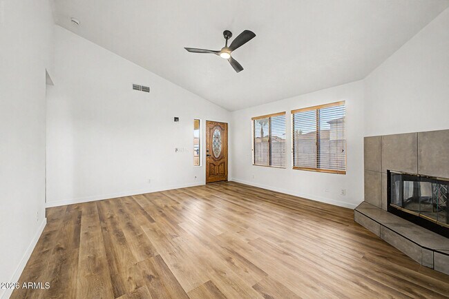 Foto del edificio - 921 S Val Vista Dr