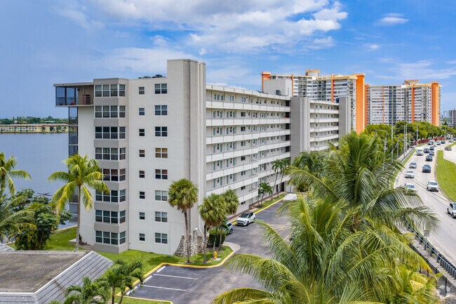 Royal Bahamian Condominium