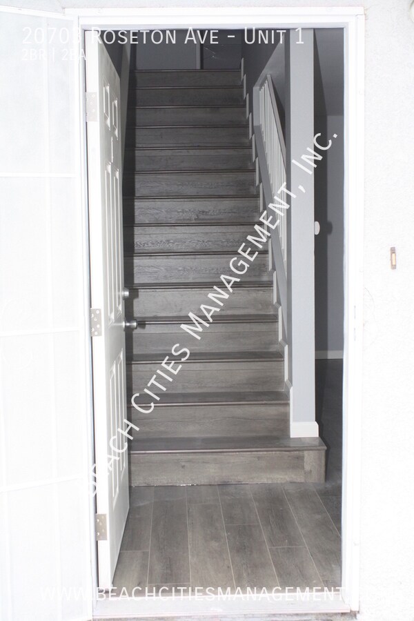 Foto del edificio - 20703 Roseton Ave