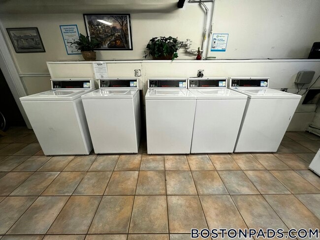 Foto del edificio - 518 Cambridge St