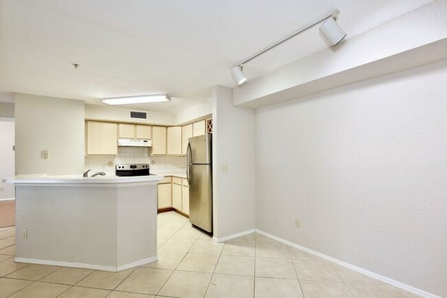 Photo - Gorgeous 2/2 Condo with Bonus Room for Office/Den in the Gated Community of Bona Vista - Altamont...