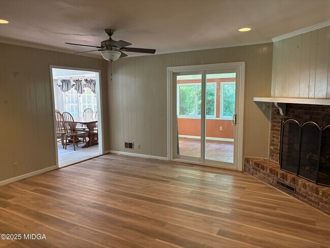 Foto del edificio - 1442 Maplewood Dr