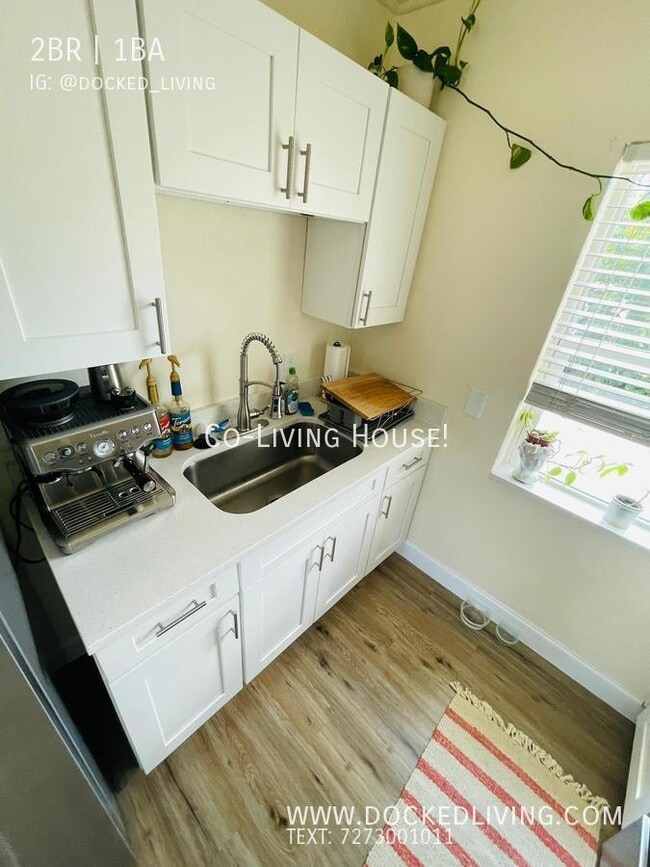 Building Photo - Beautiful private apartment in a co-living...