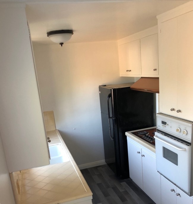 Kitchen - 410 W Alameda Ave