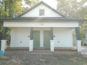 Building Photo - 1108 Coats St