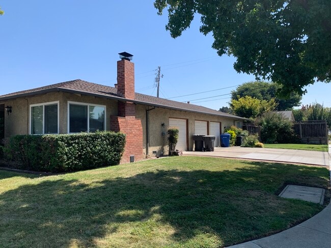 Building Photo - 790 Gale Dr