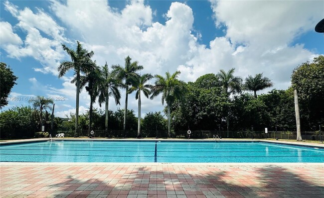 Foto del edificio - 9350 Fontainebleau Blvd