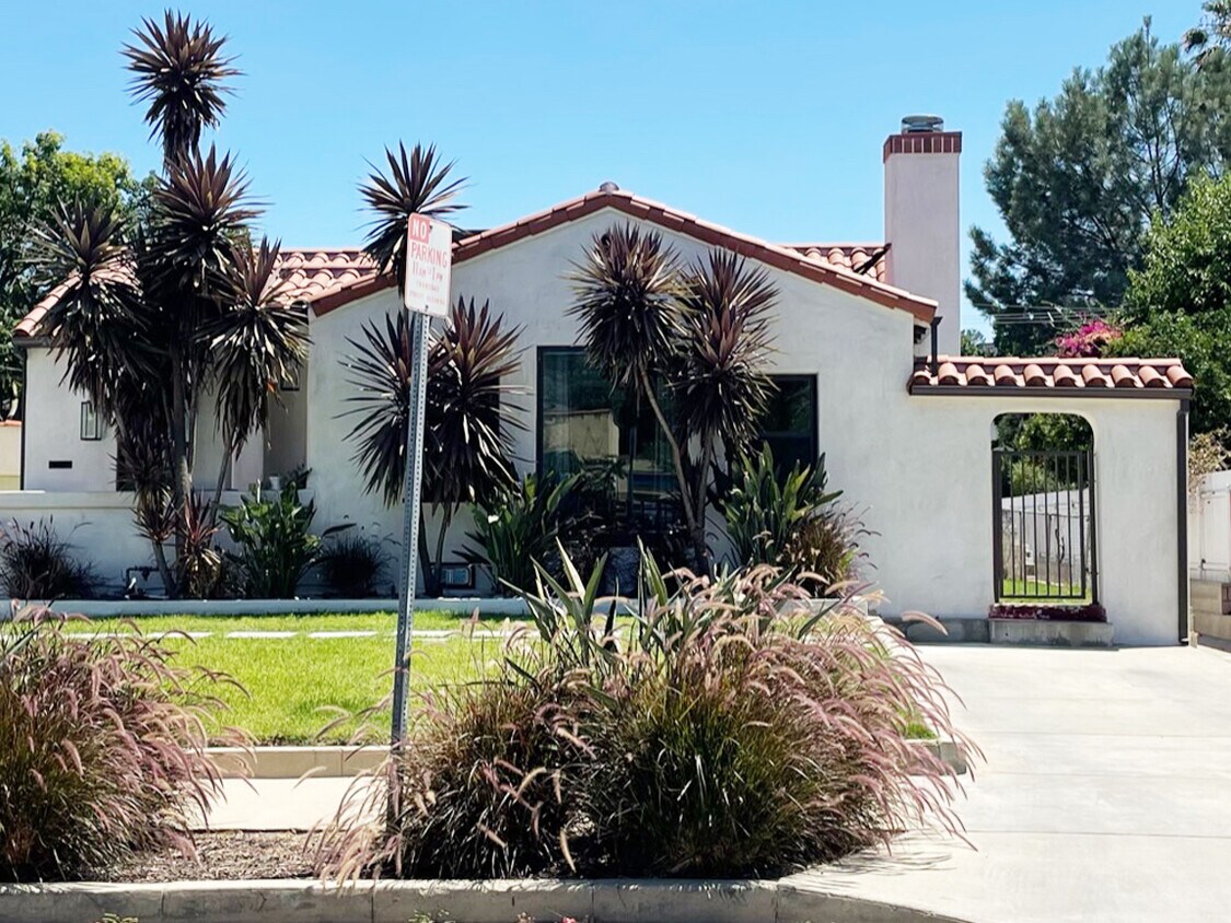 Beautifully Landscaped - 1616 Linda Rosa Ave