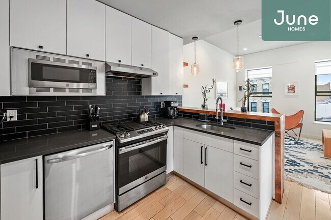 Building Photo - Full room in 6-bed/2.0-bath Home