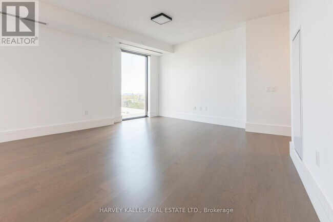 Building Photo - 215-1215 Lonsdale Rd