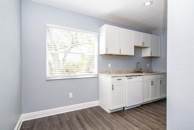 Building Photo - 107 Karde Ln