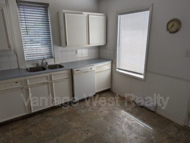 Building Photo - 481 Wardlaw Ave