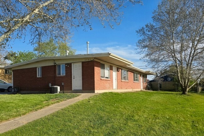 Building Photo - 2583 W 4800 S