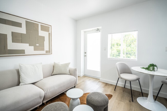 Foto del edificio - 1955 NW 2nd Ct