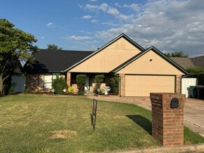 Building Photo - 10313 S Fairview Dr