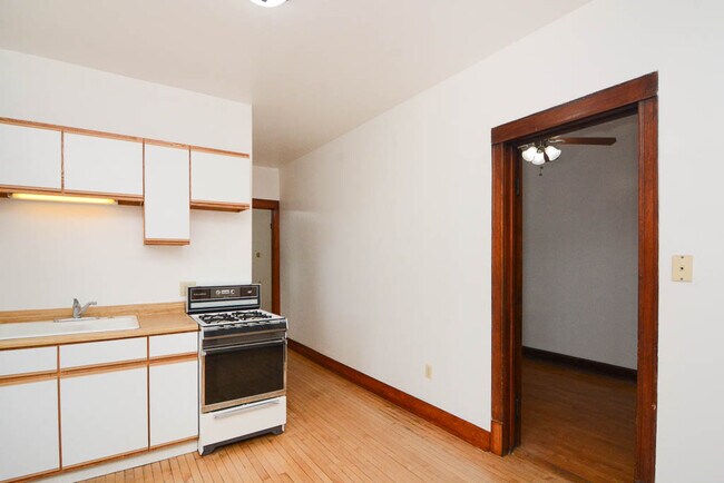 Foto del edificio - 3121 S May St