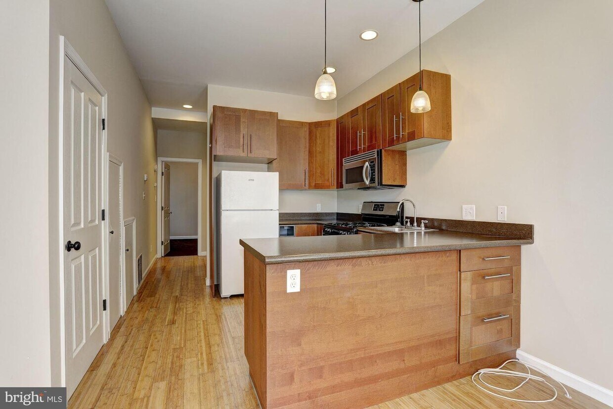 Primary Photo - 1301 Washington Blvd