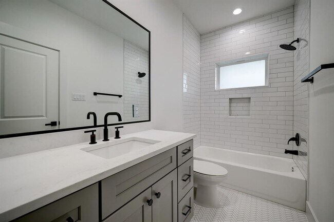 Building Photo - 1307 E 27th St