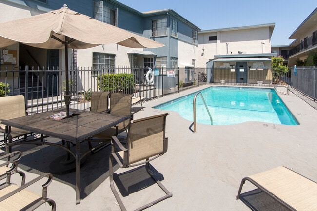 Building Photo - Welcome to 10121 Tabor St. apartments located in the heart of Palms.