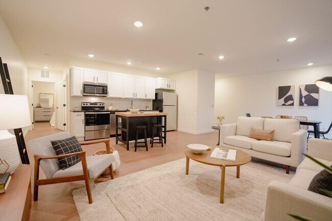 Building Photo - 476 Taylor Ave