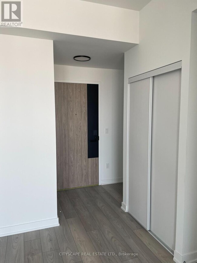 Building Photo - 1007 The Queensway