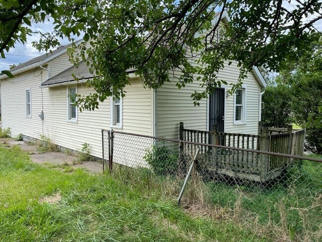 Building Photo - 3 br, 1 bath House - 3325 E 49th St