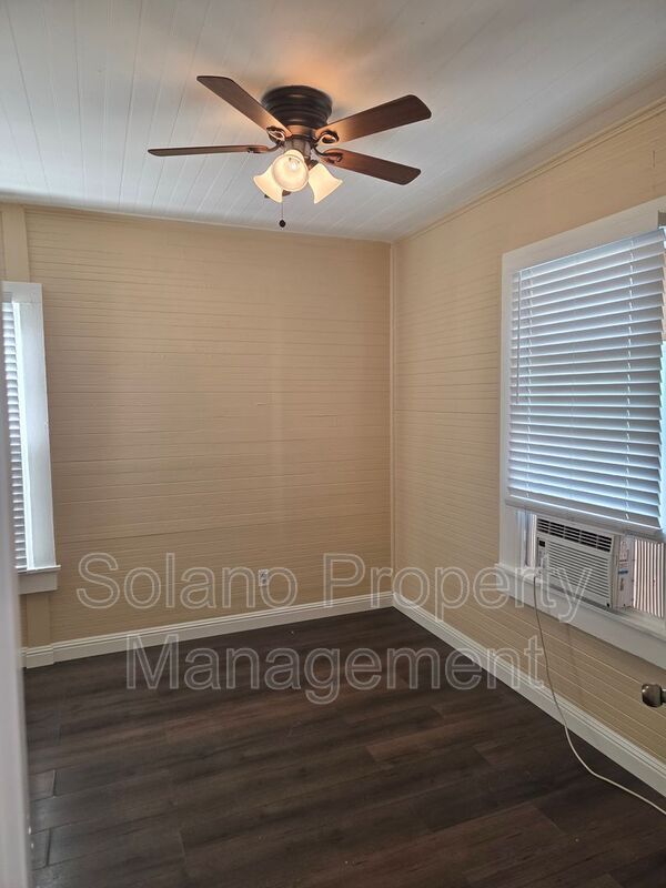 Foto del edificio - 721 Broadway St